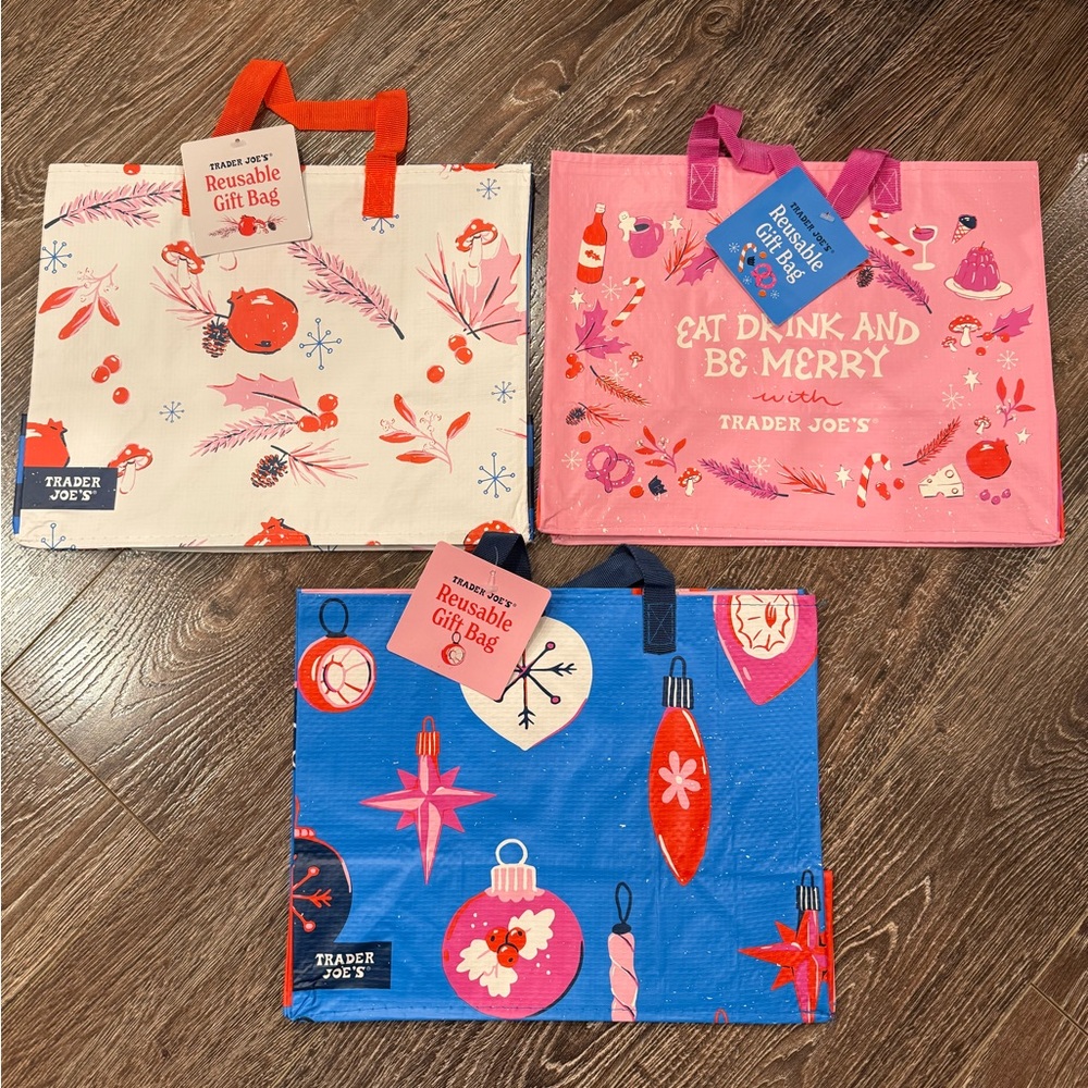 NWT Trader Joe's Reusable Holiday Gift Bags Set of 3